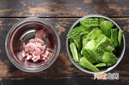 苦瓜炒里脊肉