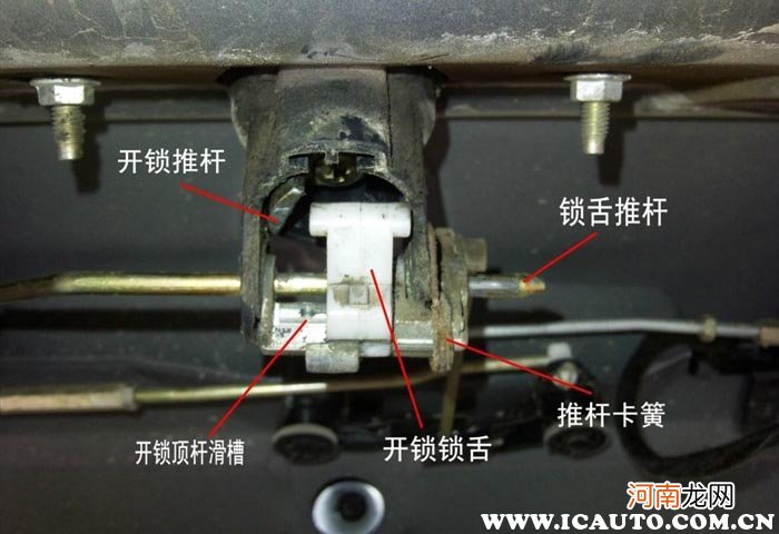 汽车后备箱锁打不开怎么办？后备箱按钮按了没反应