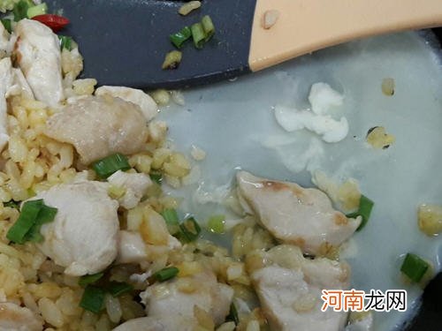 蒜香鸡肉黄金蛋炒饭