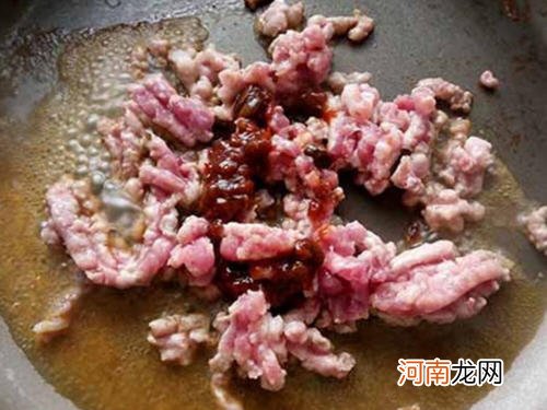 豆瓣肉末炒地瓜叶