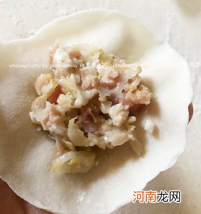 东北烫面酸菜蒸饺