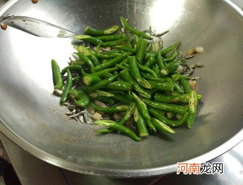 糯米椒炒豆鼓小鱼干