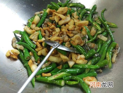 糯米椒炒豆鼓小鱼干