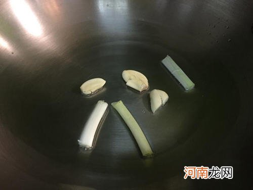 鸡胸肉炒茭白笋丝