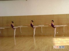 芭蕾舞的基本功是什么