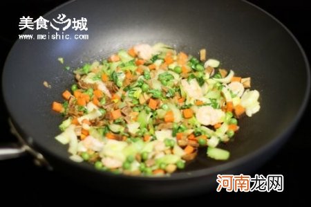 松茸炒饭的做法