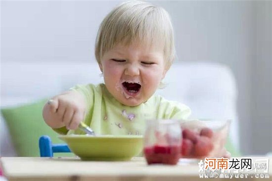宝宝长牙太痛苦 家长如何应对宝宝长牙期间的不适