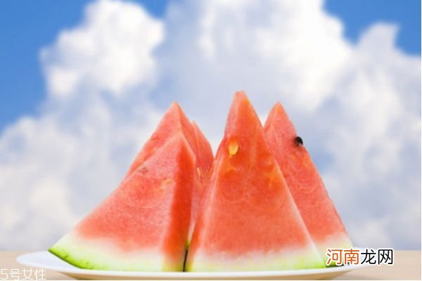 西瓜皮敷脸的作用与功效 西瓜皮敷脸注意事项