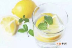 大白天喝柠檬水皮肤会变黑吗 柠檬泡水的功效与作用