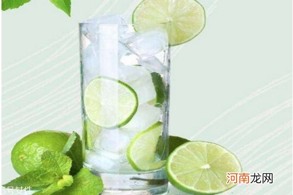 柠檬水搭配哪些泡比较好 怎么用柠檬泡水喝美白效果好