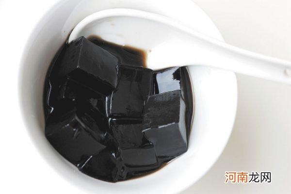 龟苓膏粉怎么做龟苓膏 龟苓膏粉和水的比例