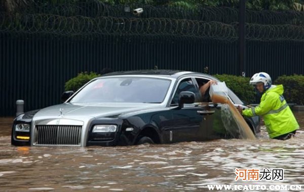 汽车座椅海绵进水影响大吗？车泡水到座椅哪里问题大不大