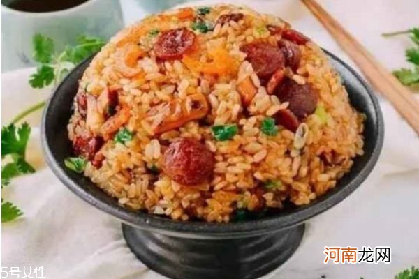 腊肠煲仔饭怎么做 腊肠煲仔饭的做法