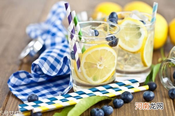 喝柠檬水的坏处是什么 长期性喝柠檬水的坏处