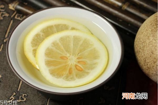 干柠檬片泡水的方法 干柠檬片泡水的功效和作用