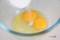 关于怎么给宝宝吃蛋黄的信息