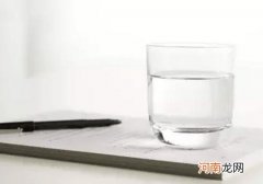 正常人一天喝是多少水
