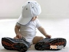 宝宝几个月能够穿硬底鞋