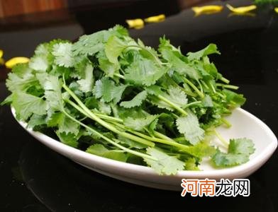 吃香菜能去斑吗