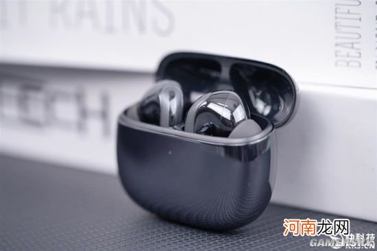 小米降噪耳机FlipBuds Pro图赏：镜面高光设计