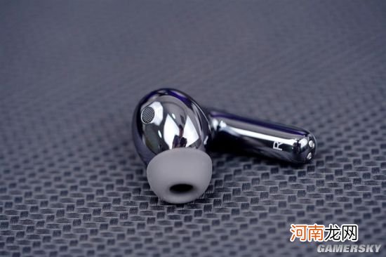 小米降噪耳机FlipBuds Pro图赏：镜面高光设计