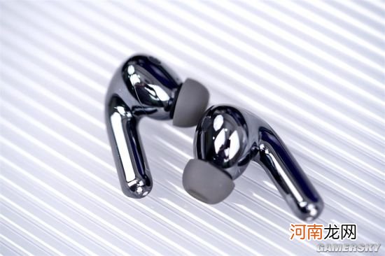 小米降噪耳机FlipBuds Pro图赏：镜面高光设计