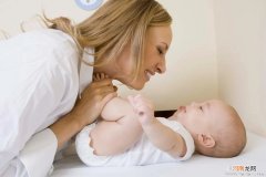 母乳喂养究竟会不会导致新妈妈乳房下垂呢