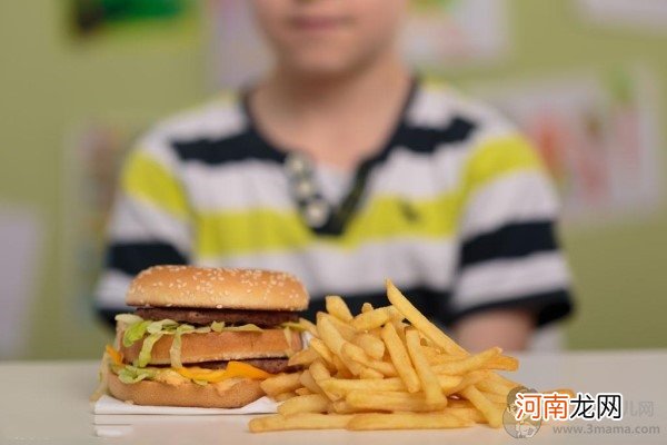 儿童造成单纯性肥胖症的病因是 爱孩子最后成害孩子