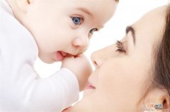 产后新妈妈母乳喂养有利于骨骼发育