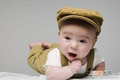 满月宝宝戴帽子吗 帽子戴不戴还是取决环境的表现