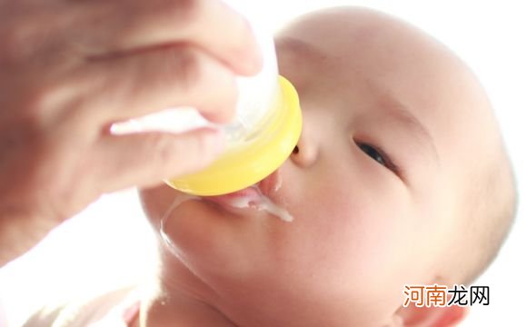 宝宝不愿吃奶是怎么回事