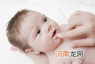 婴儿嘴唇干裂该怎么办 教你方法预防