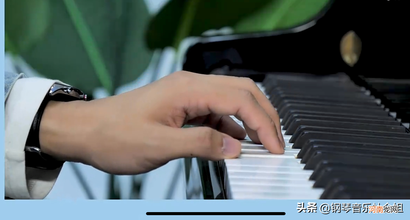 弹钢琴指甲总是遇到琴键 弹钢琴指甲总是遇到琴键