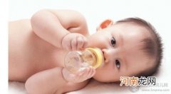 如何避免小宝宝吐奶？