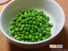 催乳食谱:鲜蘑炒豌豆