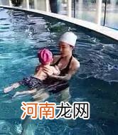 宝宝的正确游泳方式,您做对了吗!