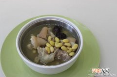 催乳食谱:猪蹄黄豆汤