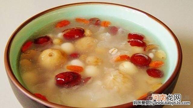 婴儿补钙食谱：莲子桃子番茄汤