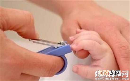宝宝指甲长了怎么办 妈妈该如何给宝宝剪指甲