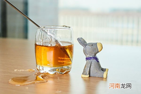 什么能快速解酒 喝酒后吃什么能快速解酒？