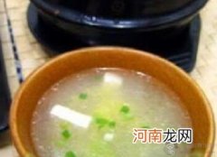 儿童菜谱汤类：猪骨白菜豆腐汤