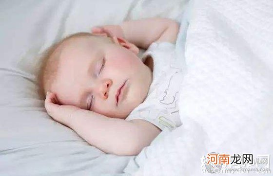 两个月宝宝睡眠时间表 孩子每天该睡多少一看就懂！