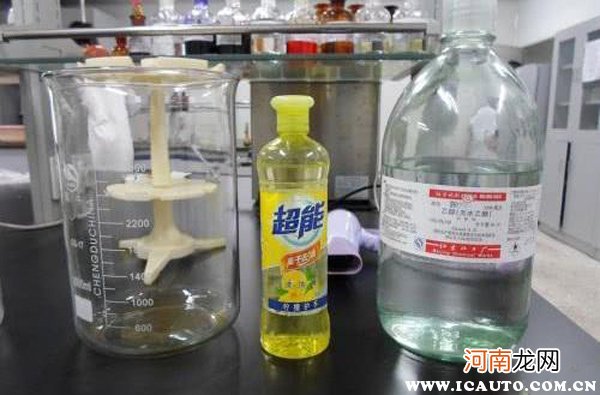 日产楼兰玻璃水怎么加，楼兰玻璃水加注位置及容量