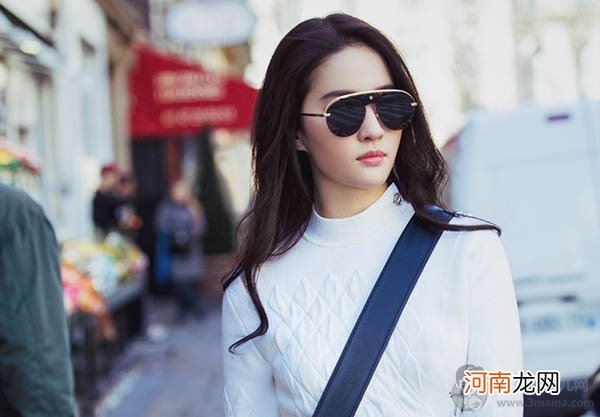 杨幂家庭背景显赫全是学霸 家庭成员是教授学神爸爸还是警察