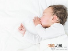 宝宝睡觉经常翻来翻去是什么原因