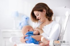 婴儿躺着吃奶要拍嗝吗 拍嗝是奶后必备程序不可或缺