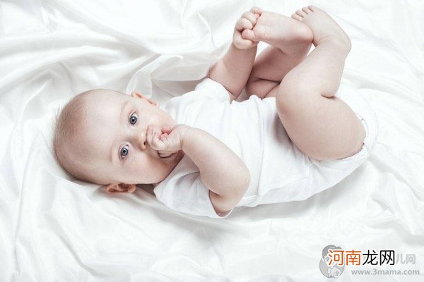 宝宝半夜不睡觉起来玩有妙招 聪明的妈妈这样做