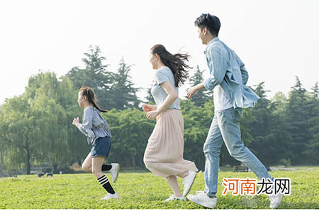 宝宝哭时,宝妈该不该哄呢?处理不当会宠坏宝宝哦!