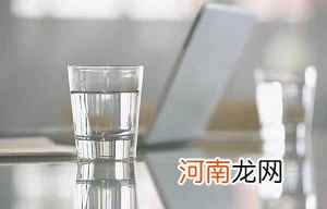 每天早上空腹喝一杯淡盐水有什么好处呢