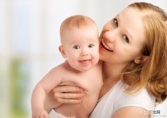 产后新妈妈给宝宝哺乳时如何护理乳房